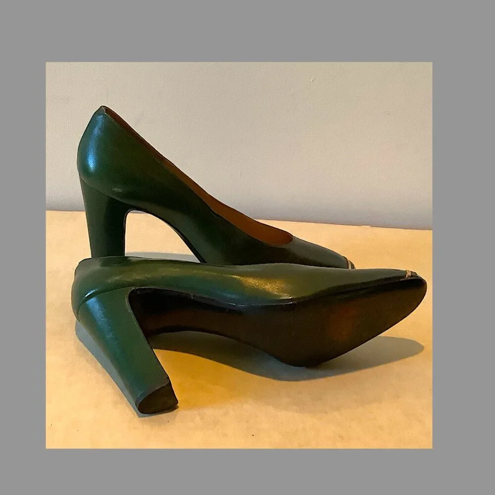 Kurt Geiger VINTAGE 1970S ITALY SHOES: Forest LEATHER Pumps , 2 1/2" heel - Picture 8 of 12